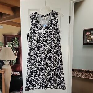 NWT - Women's Black & White Floral Sleeveless Dress